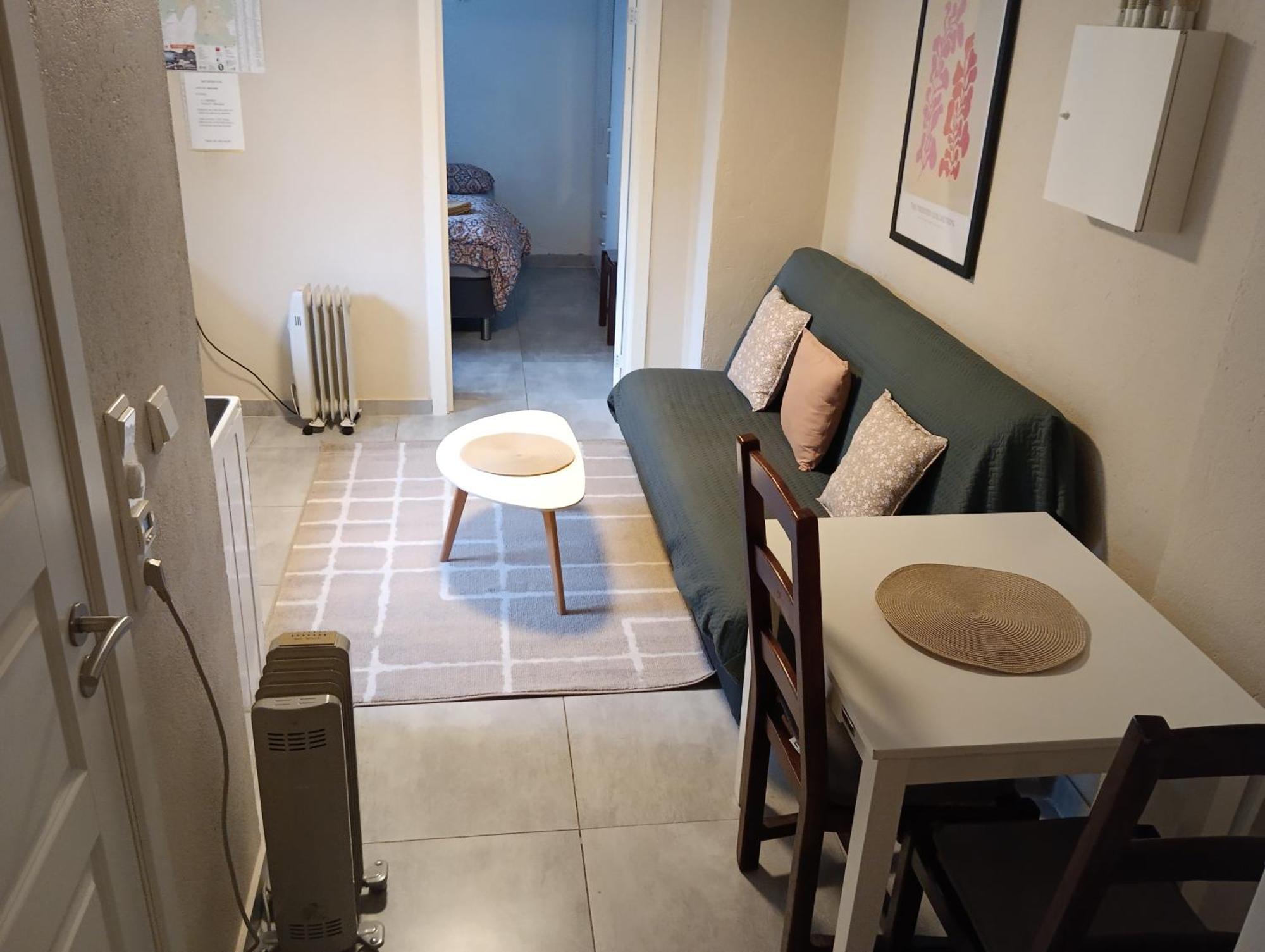 Renovated Semi- Basement 2 Bedrooms Furnished Apartment - Close To Everything In Moss Exterior foto